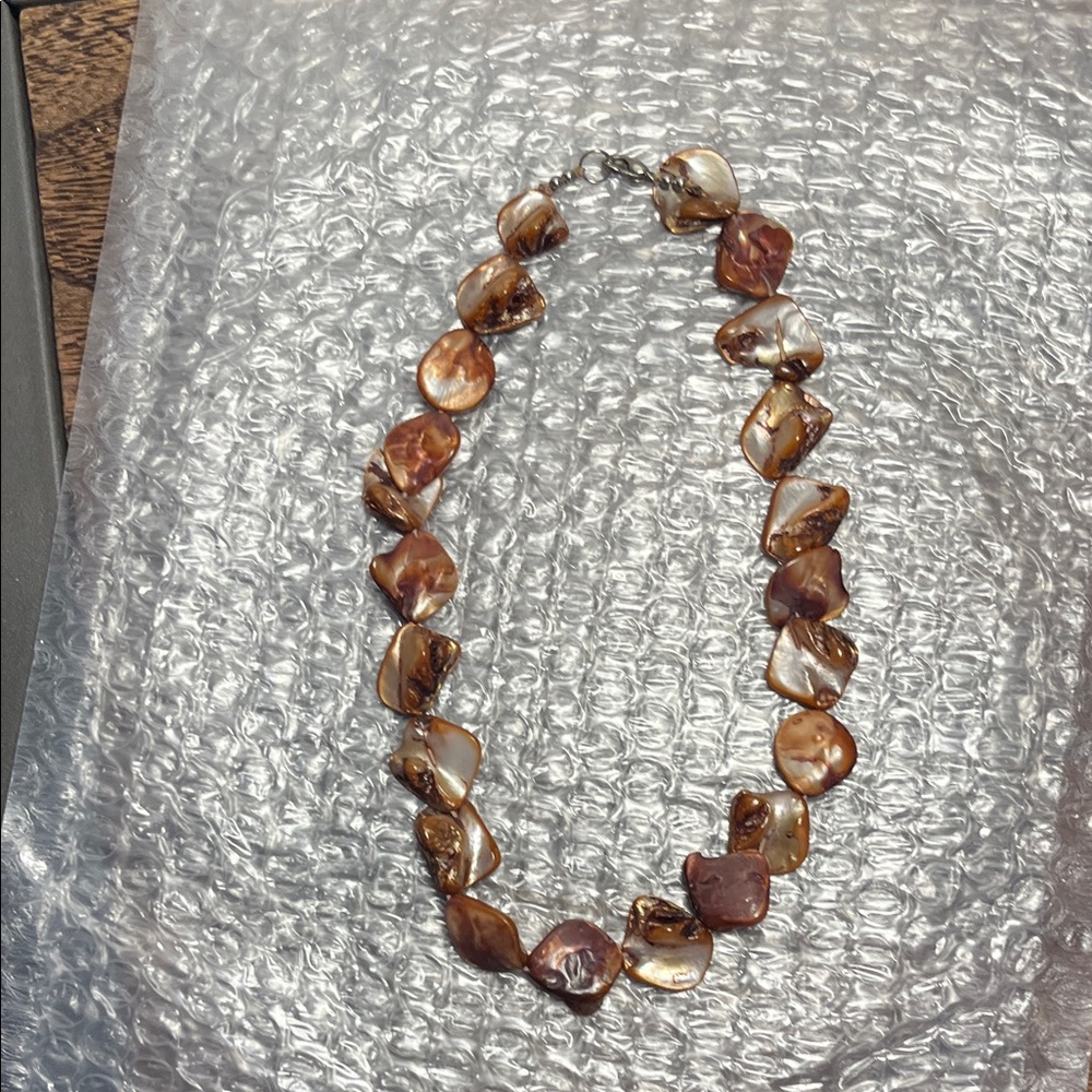 Elegant Brown and Cream Necklace